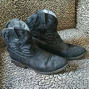 Size 8 Black faux leather Cowgirl Boots